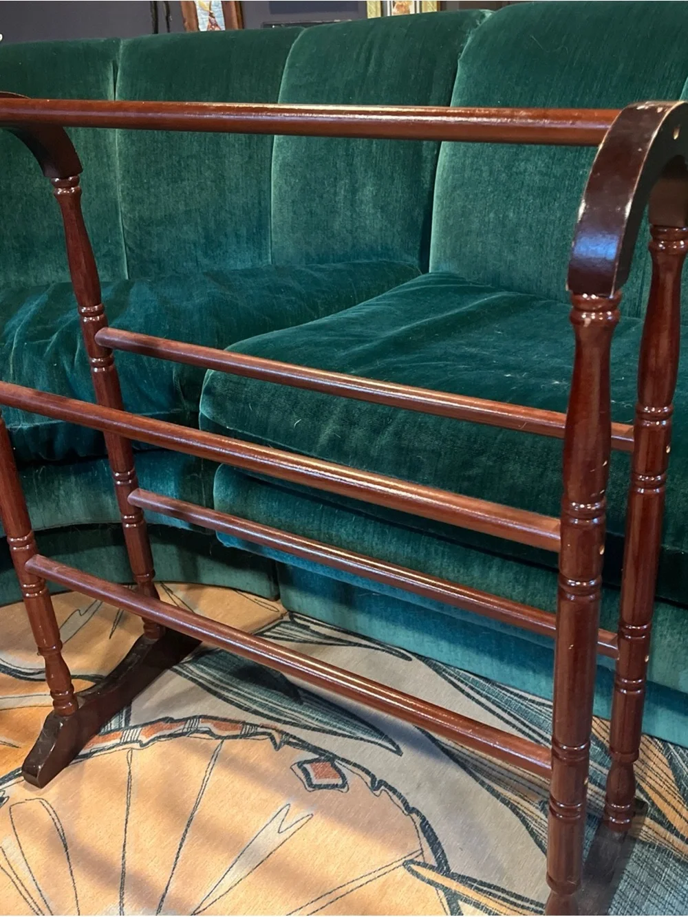 Classic The Bombay Co Style Queen Anne Vintage Wooden Quilt Rack Cherry Blanket